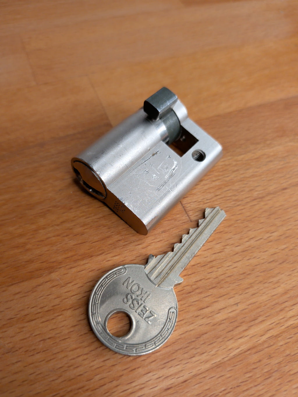 Video-Requisite Zeiss Ikon Halbzylinder (gebraucht)