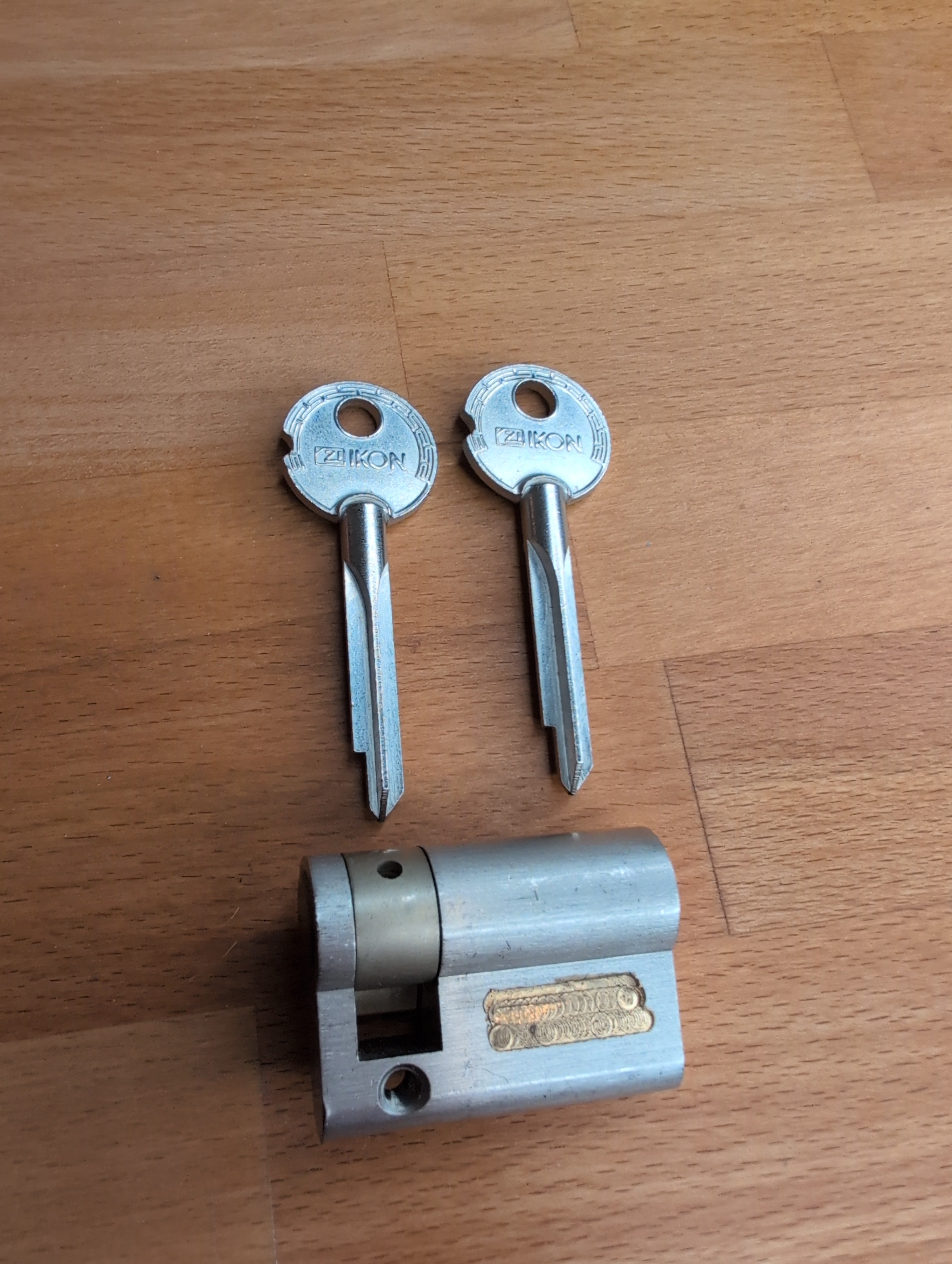 Ikon Kreuzbart Europrofil-Halbzylinder sowie Rohlinge in 30mm/10mm (gebraucht)