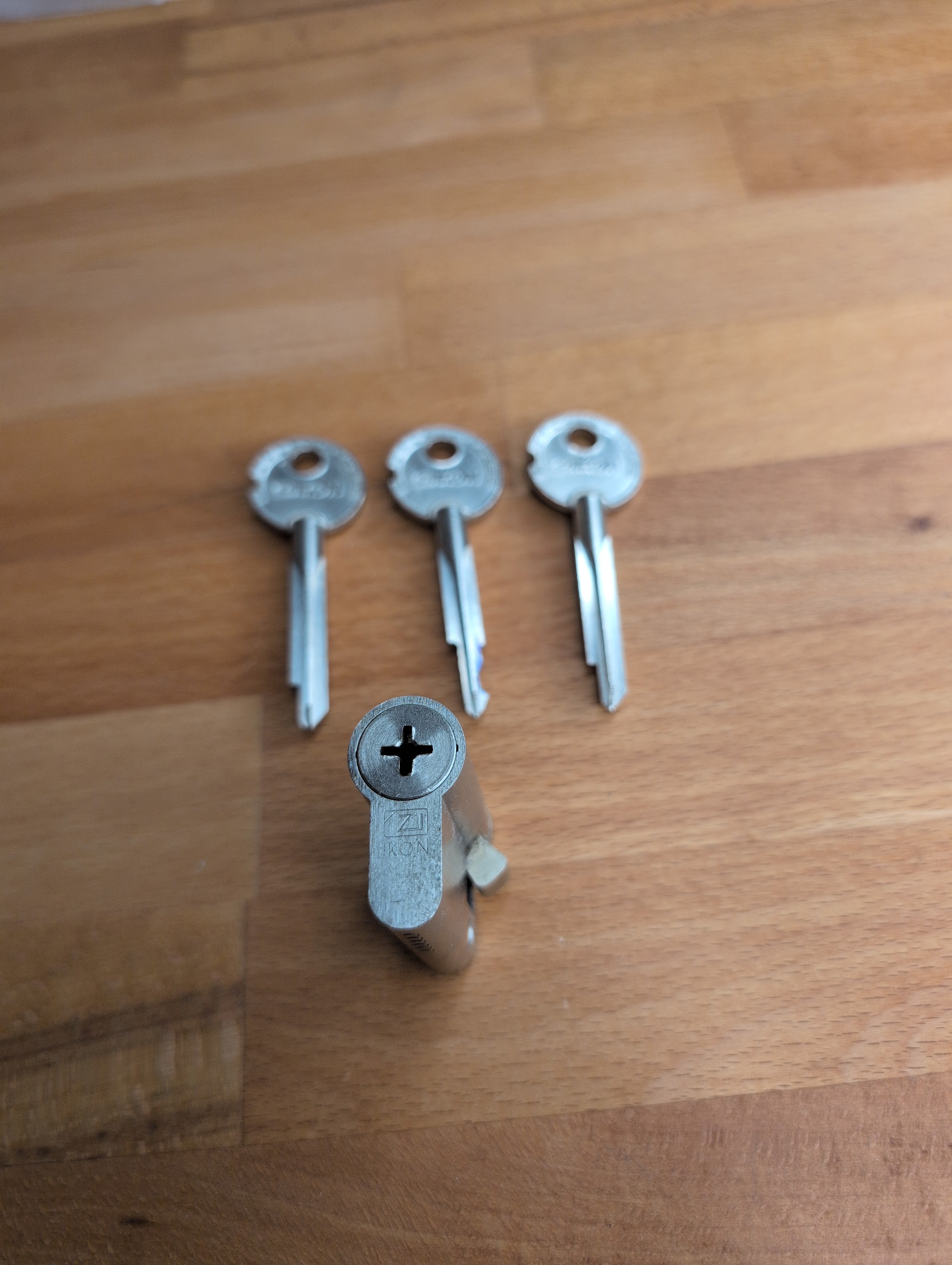 Ikon Kreuzbart Europrofil-Halbzylinder sowie Rohlinge in 30mm/10mm (gebraucht)